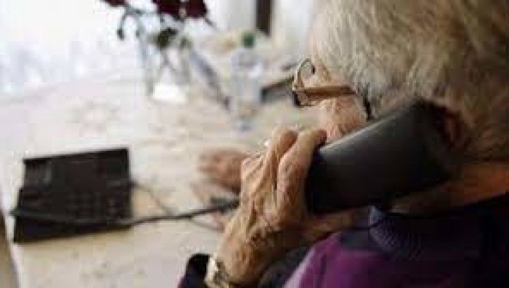"Nonna aiutami, devo pagare una multa subito", anziana consegna 20 mila euro a due truffatori