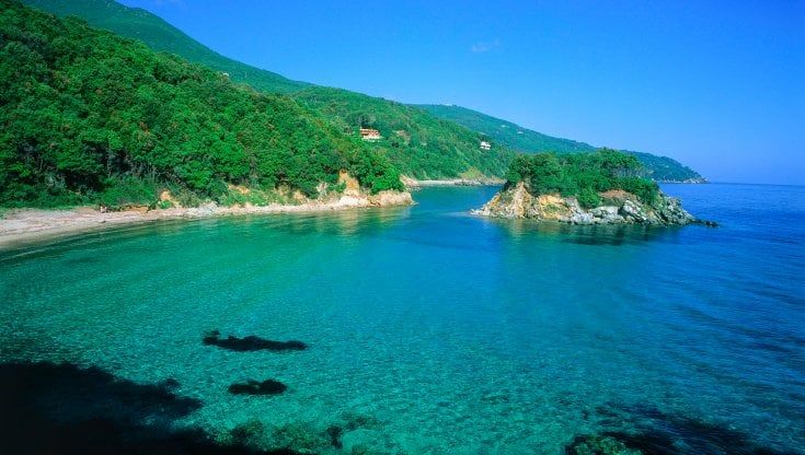 L'isola senza virus, ma sulla zona bianca all'Elba i sindaci frenano Giani