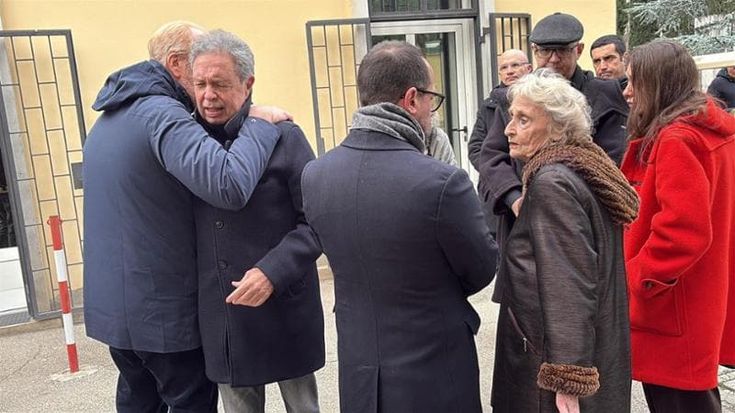 Oggi l’addio a Giovanni Tamburi: tutto il liceo Righi in cattedrale