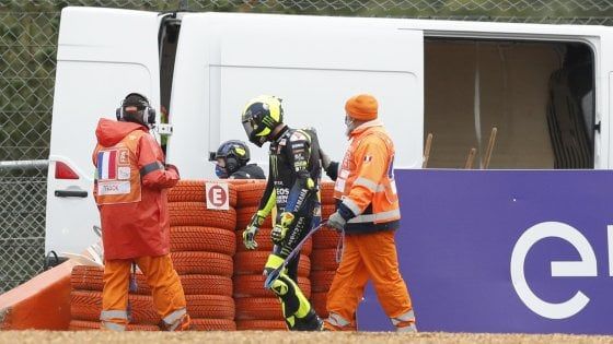 Rossi, terzo stop di fila, mondiale addio
