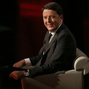 Renzi: "In stabilità interveniamo su partite Iva". Limite contanti a 3mila euro. Bersani: "Aiuto a evasori"