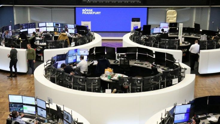 Le Borse di oggi, 25 novembre. Mercati Ue deboli in chiusura. Bankitalia: "Rischi aumentati ma Italia solida"