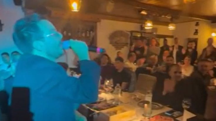 Napoli, Conte e la squadra a cena dopo l’Empoli: cantano con Andrea Sannino. Da oggi obiettivo Monza