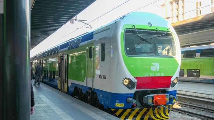 Trenord, fermate tagliate nelle piccole stazioni e meno corse: il piano anticrisi per i pendolari lombardi