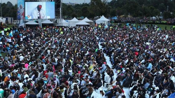 Colombia, 600mila alla messa col Papa. E Francesco ammonisce: "Basta divisioni e sete di vendetta"