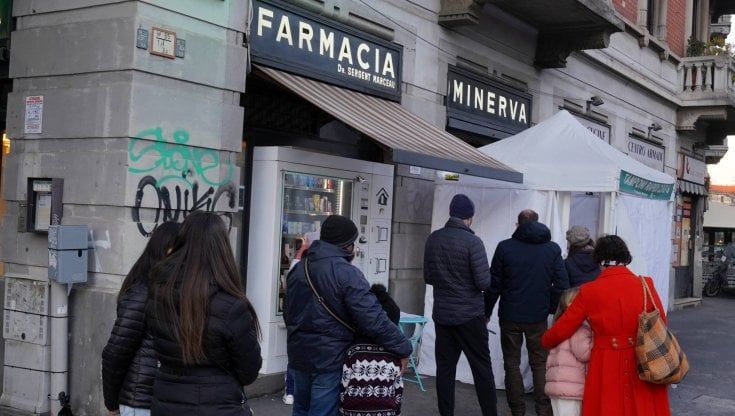 Covid, il bollettino di oggi 17 gennaio in Lombardia: 9.883 nuovi casi e 81 decessi. In intensiva 2 su 3 non vaccinati