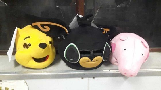 Mascherati da Peppa Pig e Winnie the Pooh: tre denunciati a Bologna