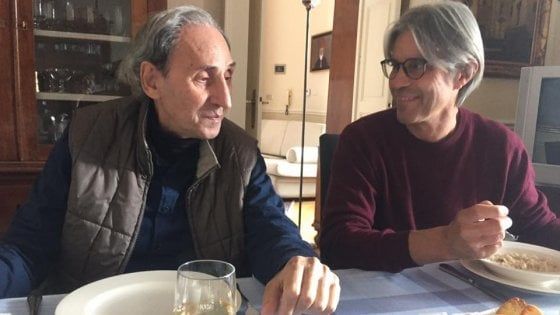 Franco Battiato riappare su Facebook: la prima foto dopo l'incidente domestico del novembre 2017