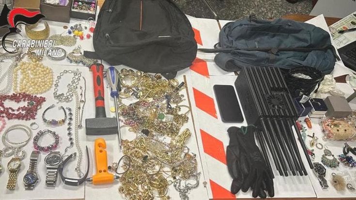 Corbetta, ladri scoperti dai vicini picchiano un 41enne: carabinieri usano il taser per fermarli