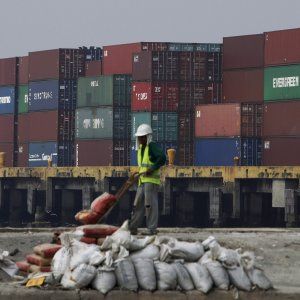 Cina, in agosto calo di importazioni e esportazioni