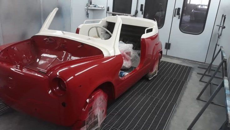 Quelle due dozzine di Fiat 500 in attesa di restauro
