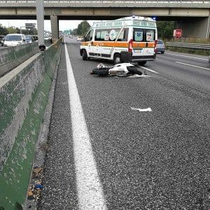 Torino, moto contro auto in tangenziale: due feriti e lunghe code