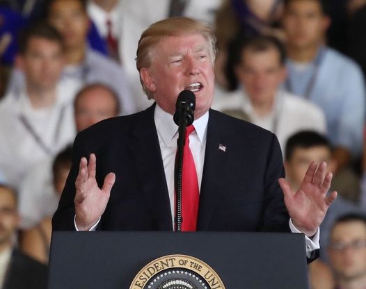 Usa, Trump al 'varo' della super-portaerei Ford: "I nostri nemici saranno scossi dalla paura"
