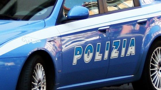 Parma, riconosce in centro l'auto rubata al padre: il ladro la usava per dormirci