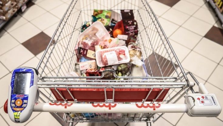 Raccolta alimentare nei negozi Unicoop