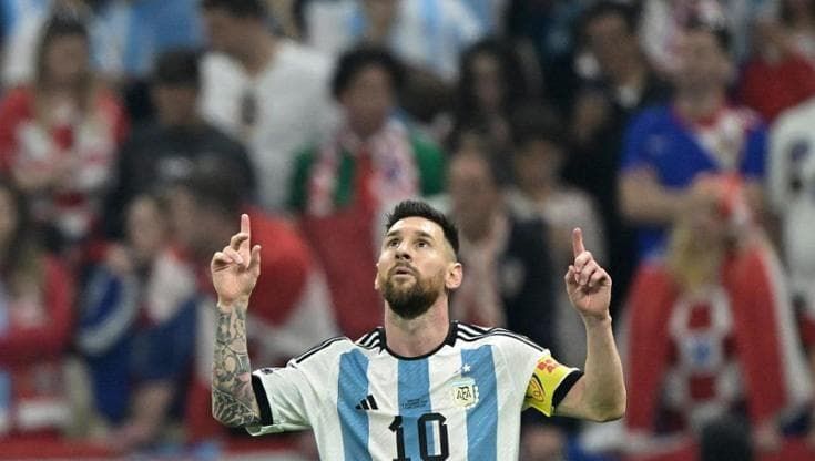 Adani senza freni: "Messi elargisce amore, dribbla anche i cammelli del deserto"