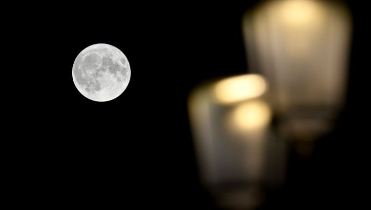 La Superluna del Cervo: la più spettacolare dell'anno - foto