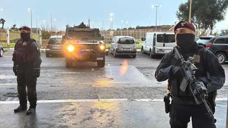 Ostia, maxi operazione antidroga: in campo i paracadutisti del Tuscania
