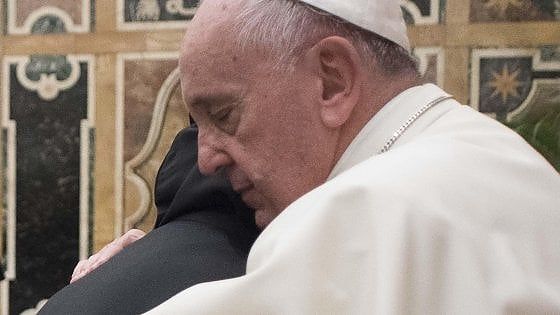 Papa: "Il Mediterraneo è diventato un cimitero di migranti"