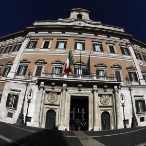 Scheda/ Milleproroghe: stop di 4 mesi agli sfratti