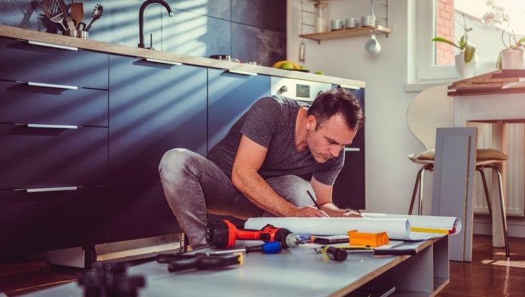 Casa, il salotto e la cucina sono gli ambienti che gli italiani rinnovano più spesso 