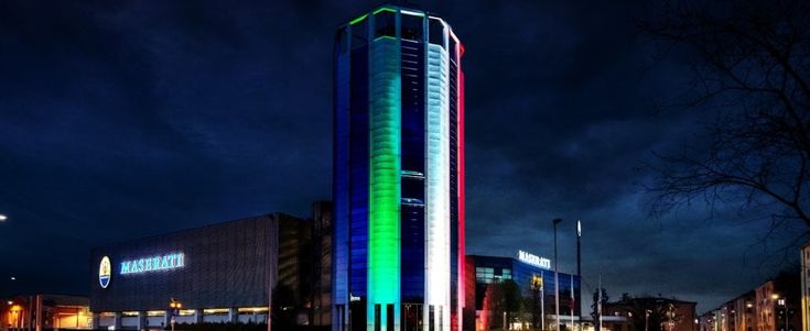 Maserati, la Torre di Modena col tricolore, inno all'Italia