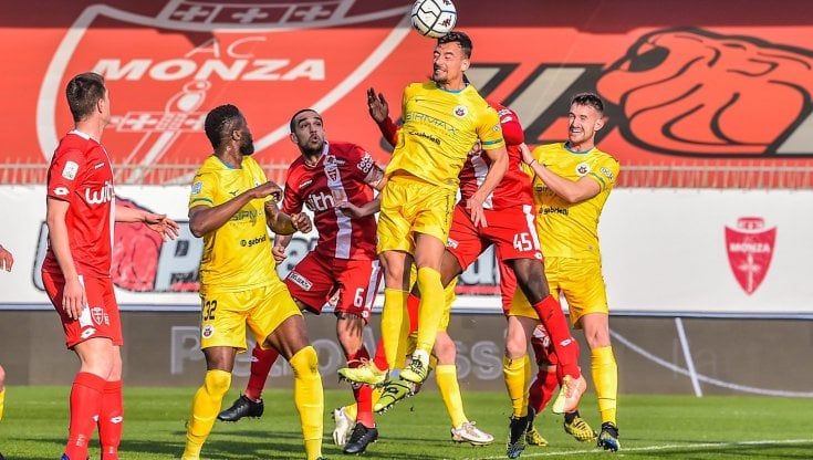 Serie B: Monza e Cittadella si annullano, frenata Lecce. Il Chievo cade a Cosenza, crollo Spal