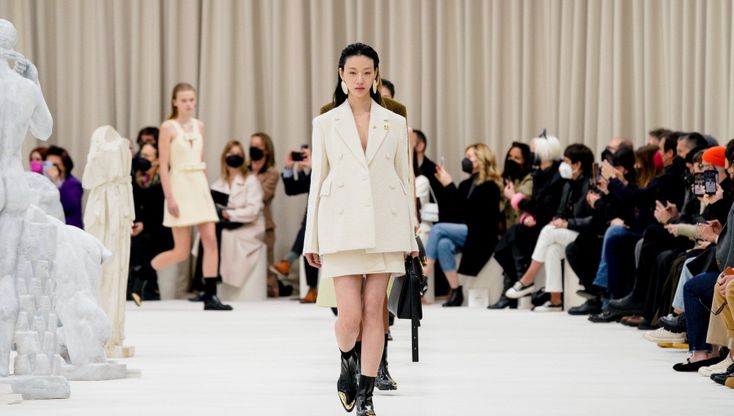 La sfilata di Jil Sander per l'autunno/inverno 2022/2023