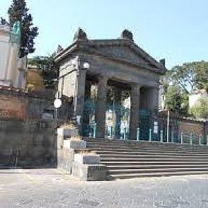 Cappella occupata dal clan Vastarella sequestrata a Poggioreale