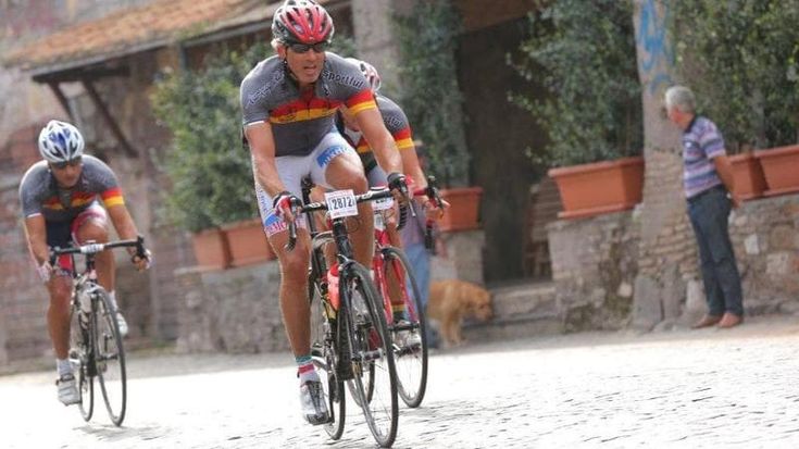 Morto in seguito a un grave incidente in bici il veterinario torinese dei vip Luca Ferrero