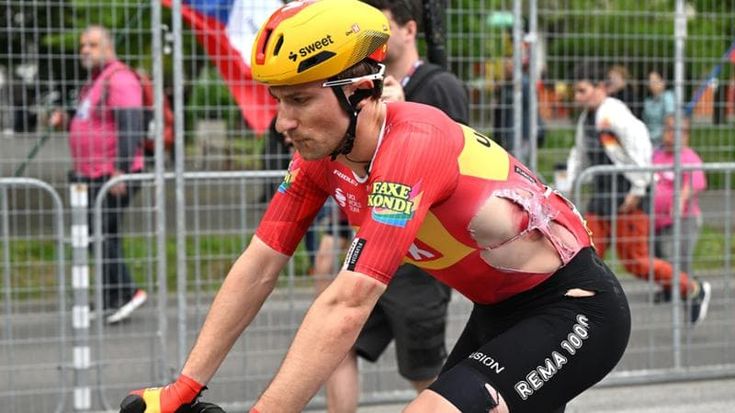 L’incredibile rivelazione di Erlend Blikra: “Ho corso mezzo Giro d’Italia con 4 fratture”