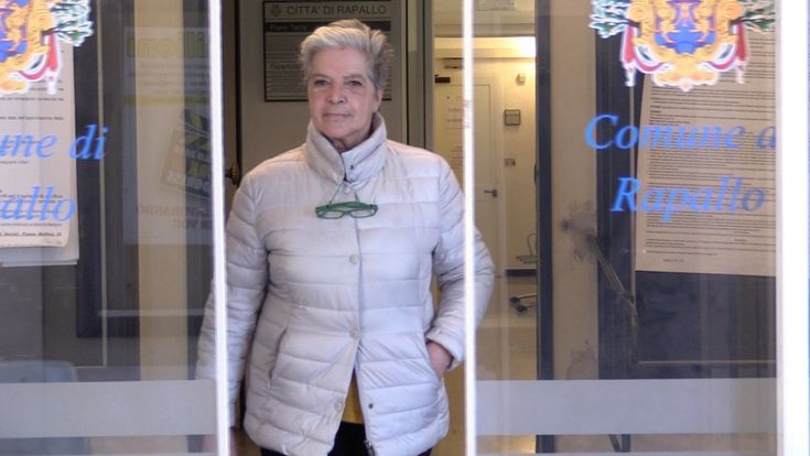 “Lavoro e mi diverto”, ecco l’impiegata stacanovista d’Italia