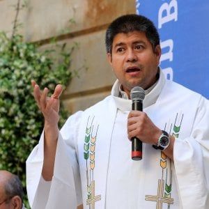 Il prete dell'accoglienza "Vorrei che il Papa venisse a Ventimiglia"