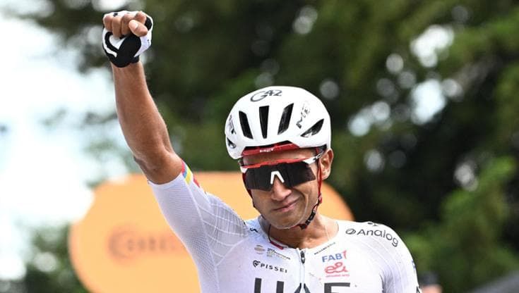 Giro, Narvaez fa il bis a Fermo, Eulalio resta in maglia rosa. Pellizzari fatica