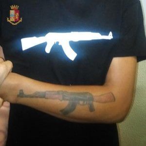 Raid, agguati, botte, coltellate e poi esultano su Tik Tok: sgominata baby gang a Bologna