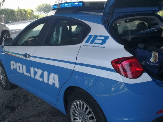 Parma, 23enne ubriaca colpisce un agente di polizia 