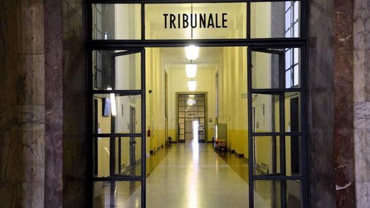 Il funzionario giudiziario: “Mando avanti i processi ma faccio tanta fatica ad arrivare a fine mese”