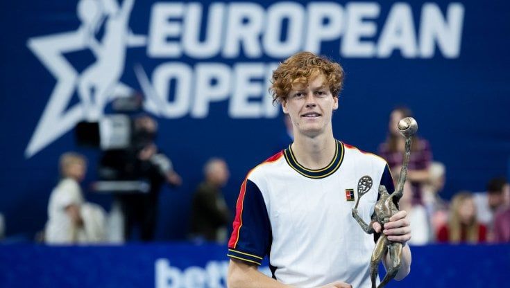Tennis, Sinner tra trionfi e dubbi: l'ascesa di un talento mai banale