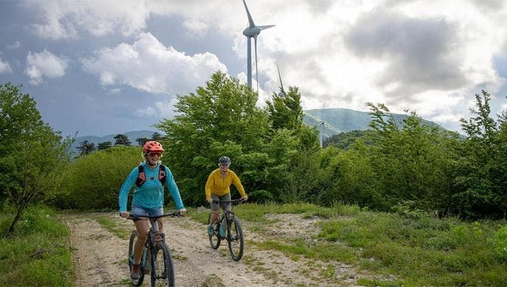 La sfida per l’eolico guarda al turismo: la guida di Legambiente sui “Parchi del Vento”