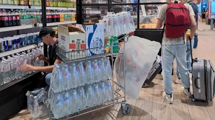 Acqua proibita all’aeroporto di Palermo: si corre ai ripari con i bidoni