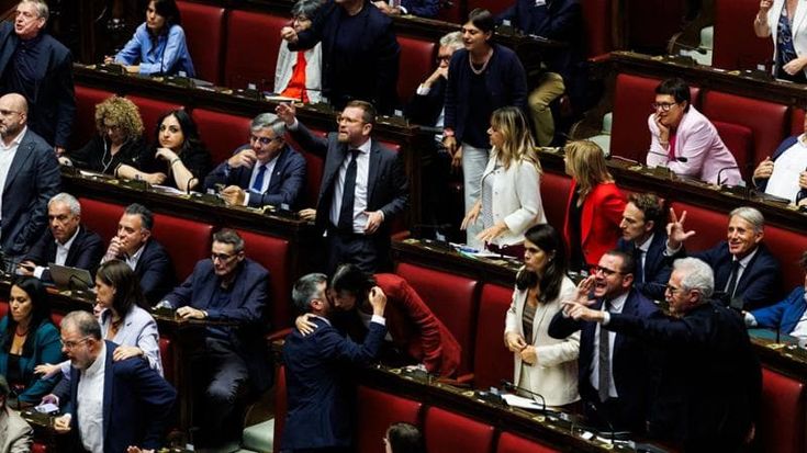 Delmastro, bagarre sulle chat. La Camera nega l’utilizzo e Bignami oltraggia Scalfaro