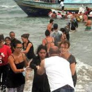 Migranti, continuano gli arrivi via mare: testimoni raccontano di un naufragio con 47 vittime e per la prima volta arrivano persone da Kobane