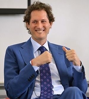 Della Valle contro Elkann su Rcs.La replica: "Si preoccupi di Tod's"