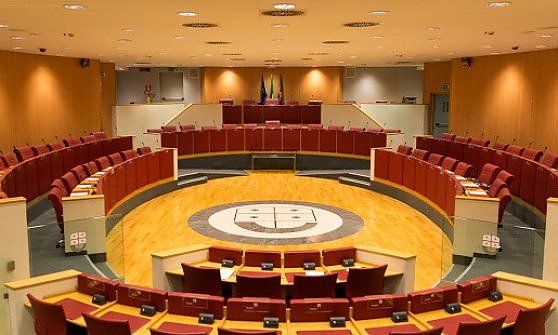 Crocifisso in Consiglio, sì della Regione, il Pd esce dall'aula