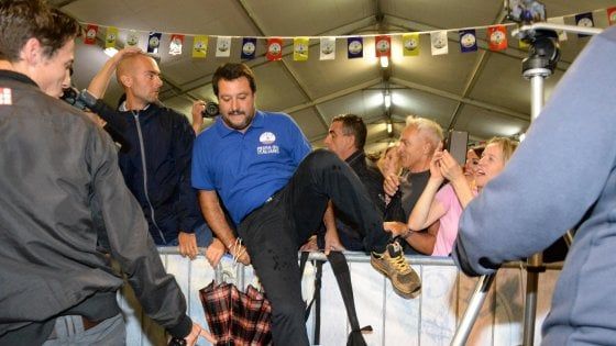 Diciotti, Salvini: "Mi arrestino pure, ne sono fiero". Lascia il presidente dell'Aifa: "La salute va garantita"