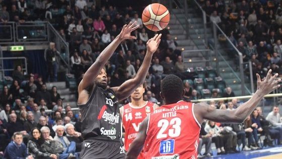 Basket, serie A: Bologna prosegue il momento d'oro, Pesaro senza scampo