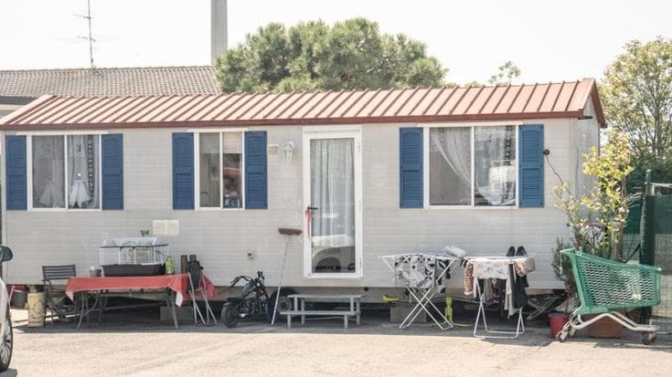 Lettera aperta al sindaco dai rom di via Chiesa Rossa: “Non sgomberateci”. Presidio in prefettura