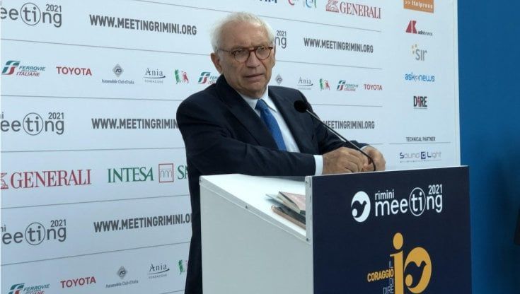 Scuola, il ministro Bianchi al Meeting di Rimini: "Il personale senza Green pass sarà sospeso, nessun obbligo per gli studenti"