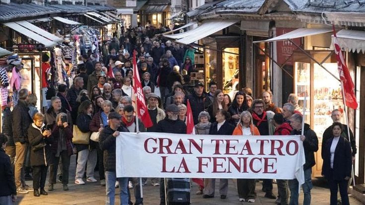 Biennale, Venezi, le inchieste su Brugnaro. Così la destra affonda in Laguna