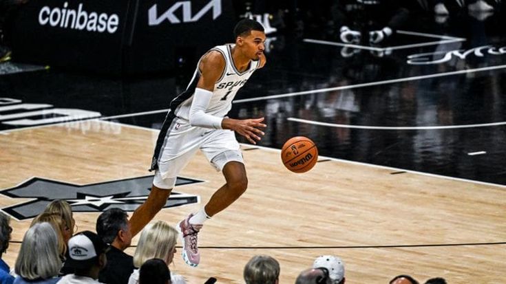 Wembanyama, esordio in Nba con sconfitta: lampi di classe ma San Antonio va ko con Dallas